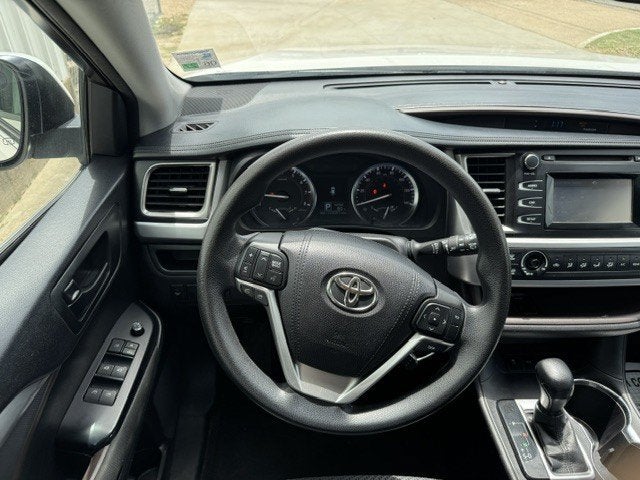 2016 Toyota Highlander Base