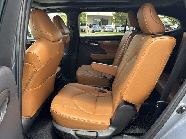 2023 Toyota Highlander Hybrid Hybrid Platinum