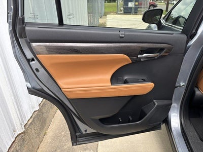 2023 Toyota Highlander Hybrid Hybrid Platinum