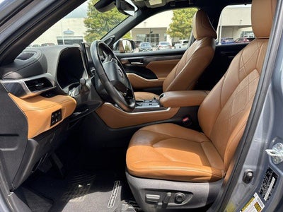 2023 Toyota Highlander Hybrid Hybrid Platinum