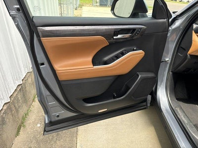 2023 Toyota Highlander Hybrid Hybrid Platinum
