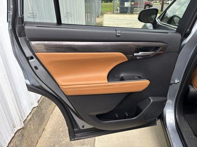 2023 Toyota Highlander Hybrid Hybrid Platinum