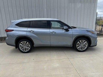 2023 Toyota Highlander Hybrid Hybrid Platinum