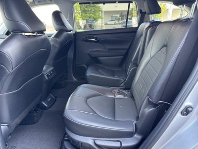 2022 Toyota Highlander Hybrid XLE