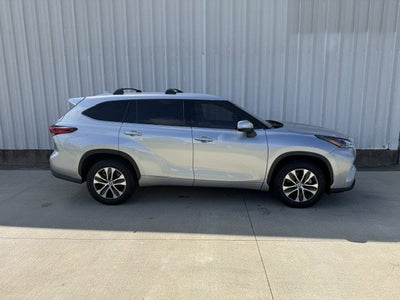 2022 Toyota Highlander Hybrid XLE