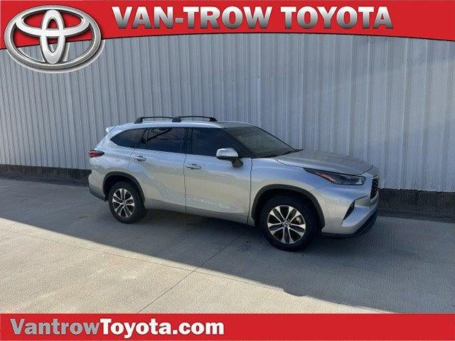 2022 Toyota Highlander Hybrid XLE