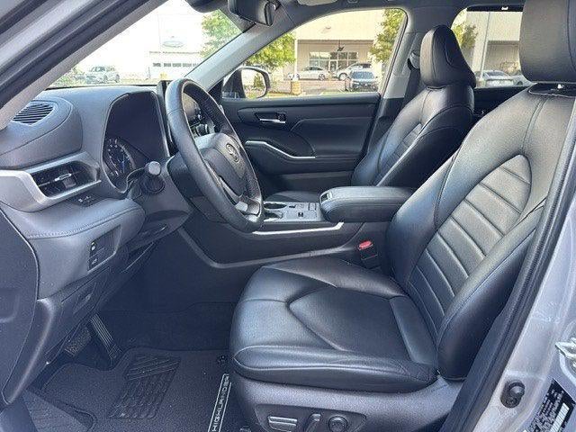 2022 Toyota Highlander Hybrid XLE