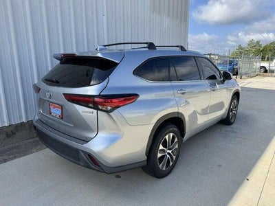 2022 Toyota Highlander Hybrid XLE