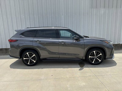2022 Toyota Highlander XSE