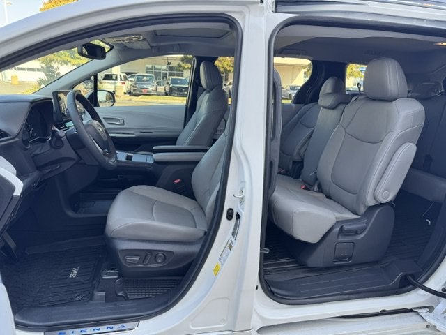 2025 Toyota Sienna XLE