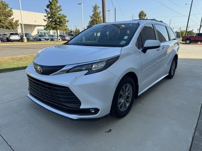 2025 Toyota Sienna XLE