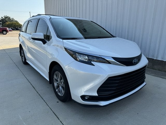 2025 Toyota Sienna XLE