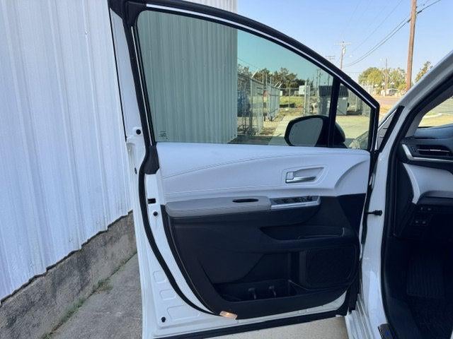 2025 Toyota Sienna XLE 8 Passenger