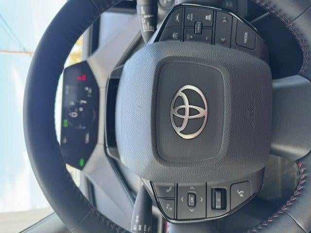 2025 Toyota Prius Plug-in Hybrid SE
